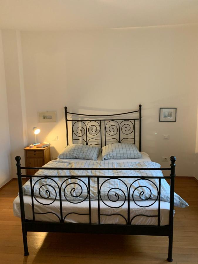 Cozy City Center Apartment Bolzano Bagian luar foto