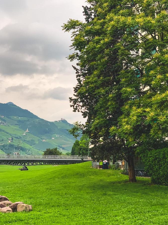 Cozy City Center Apartment Bolzano Bagian luar foto