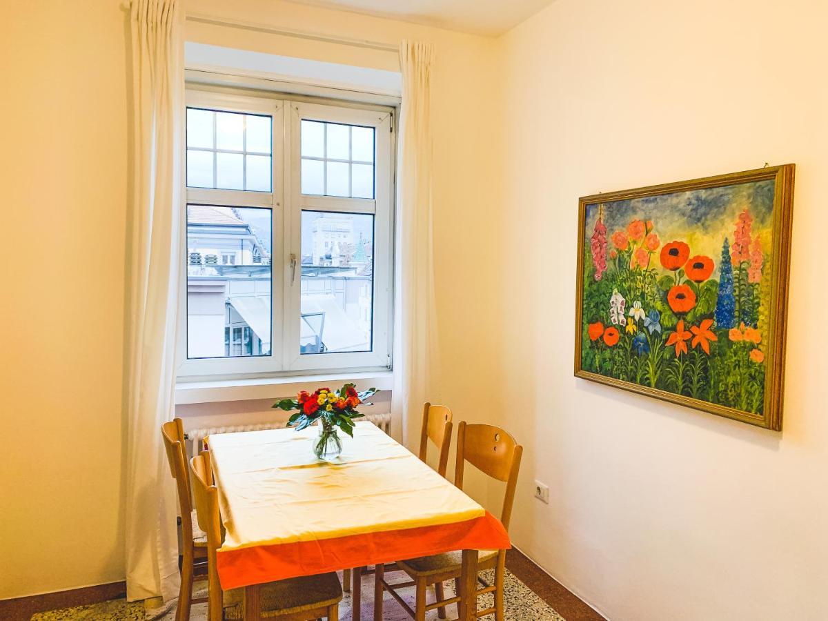 Cozy City Center Apartment Bolzano Bagian luar foto