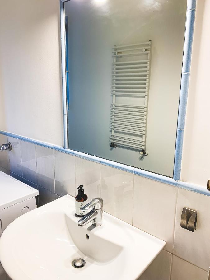 Cozy City Center Apartment Bolzano Bagian luar foto